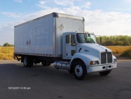 2005 KENWORTH T300 2
