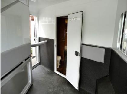 2012 BISON STRATUS 8